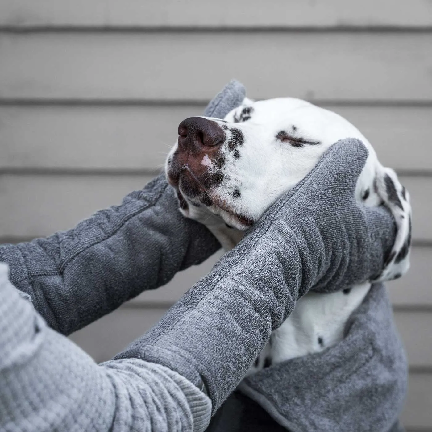 Bamboo Drying Mitts in Gun Metal by Lords & Labradors